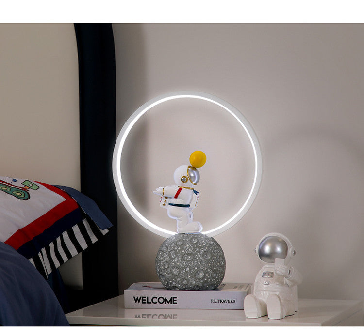 Astronaut bedside table lamp